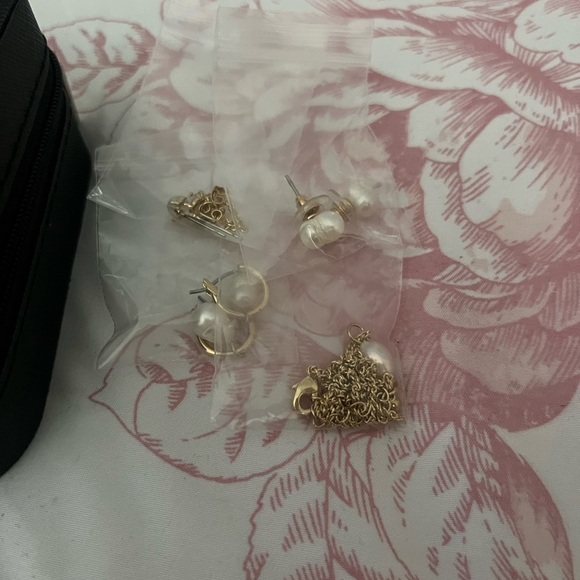 Pearl Set - Picture 2 of 3